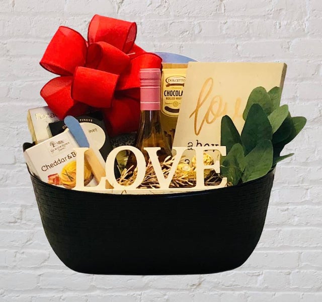 Buy our valentines day wine gift basket at